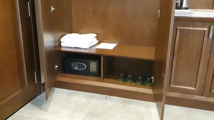 Deluxe Tek Büyük Yataklı Oda, Balkon, Tepe Manzaralı