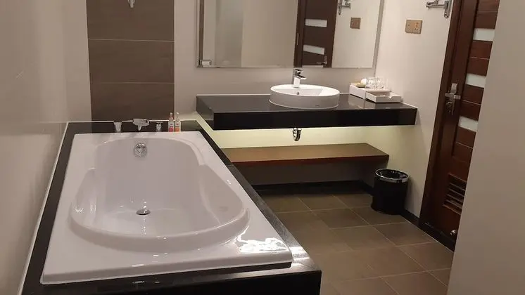 Deluxe Tek Büyük Yataklı Oda, Balkon, Tepe Manzaralı