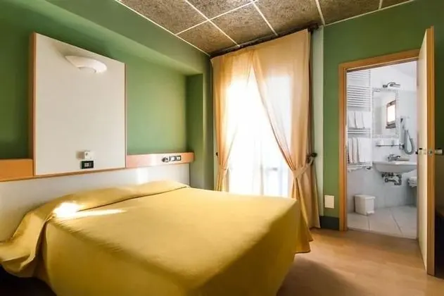 Superior Tek Büyük veya İki Ayrı Yataklı Oda