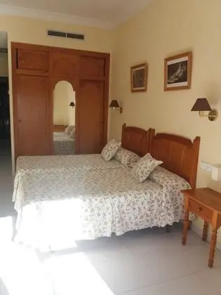 Büyük Yataklı Tek Kişilik Oda