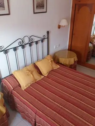 Büyük Yataklı Tek Kişilik Oda