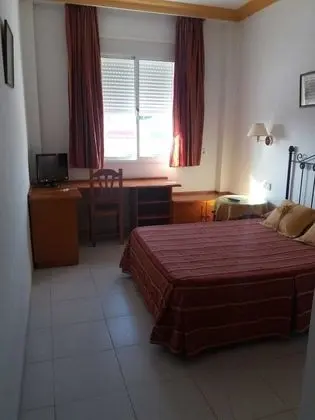 Büyük Yataklı Tek Kişilik Oda