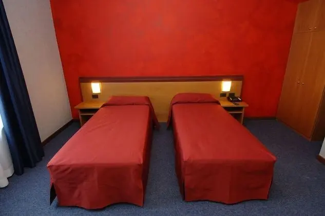 Comfort Tek Büyük veya İki Ayrı Yataklı Oda