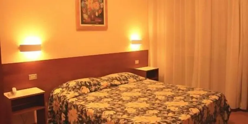 Basic Tek Büyük Yataklı Oda