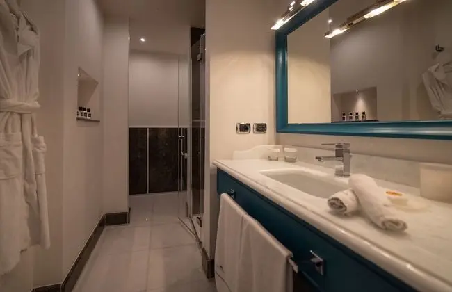 Deluxe Tek Büyük Yataklı Oda, 1 Yatak Odası, Koy Manzaralı, Denize Bakan