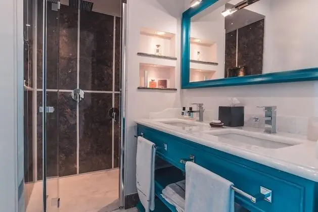 Deluxe Tek Büyük Yataklı Oda, 1 Yatak Odası, Koy Manzaralı, Denize Bakan