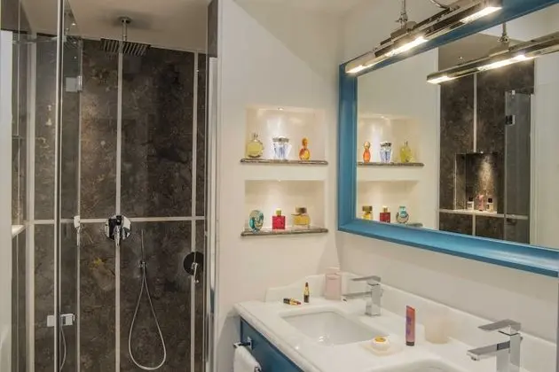 Deluxe Tek Büyük Yataklı Oda, 1 Yatak Odası, Koy Manzaralı, Denize Bakan