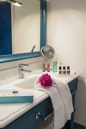 Junior Tek Büyük Yataklı Oda, 1 En Büyük (King) Boy Yatak, Deniz Manzaralı, Denize Bakan