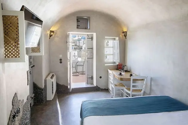 Deluxe Room with Indoor Plunge Pool and Caldera View