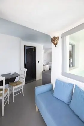 Deluxe Room with Indoor Plunge Pool and Caldera View