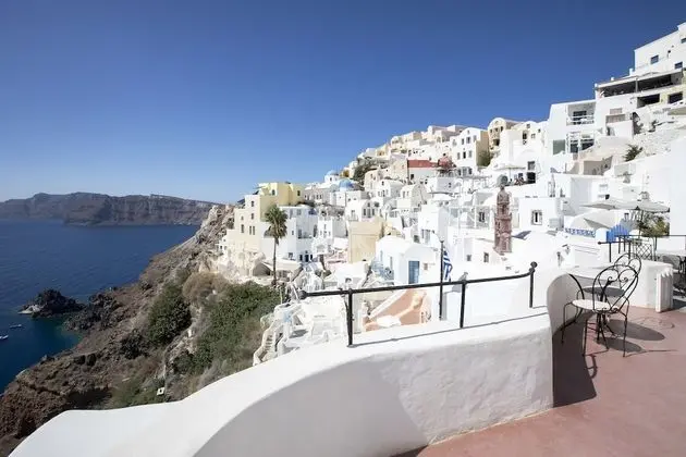 Deluxe Room with Indoor Plunge Pool and Caldera View
