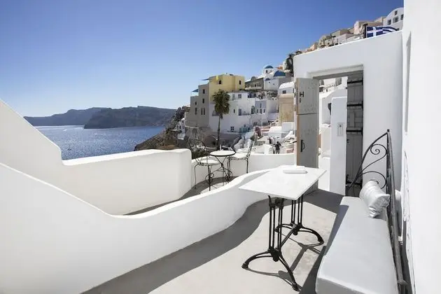 Deluxe Room with Indoor Plunge Pool and Caldera View