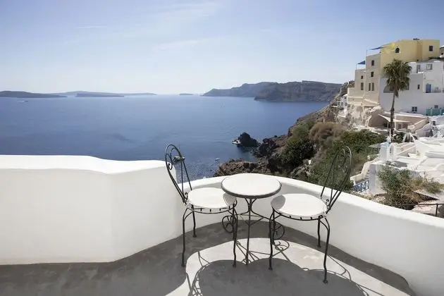 Deluxe Room with Indoor Plunge Pool and Caldera View