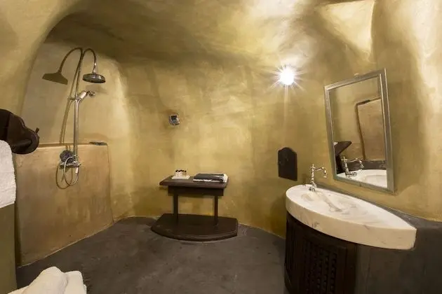 Deluxe Room with Indoor Plunge Pool and Caldera View
