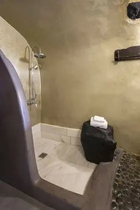 Double Room with Sharing Plunge Pool and Partial Caldera View
