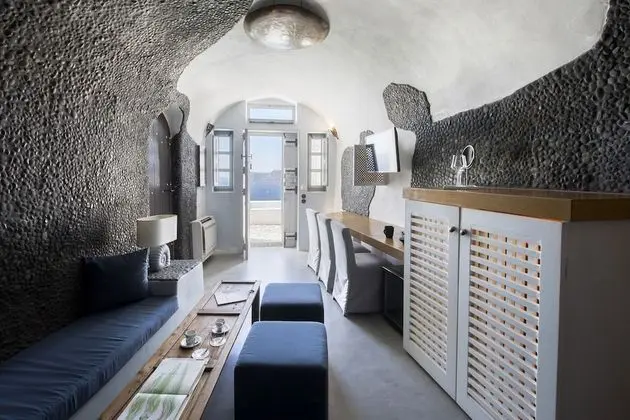 Grand Suite with Plunge Pool and Caldera View