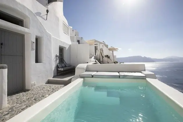 Grand Suite with Plunge Pool and Caldera View
