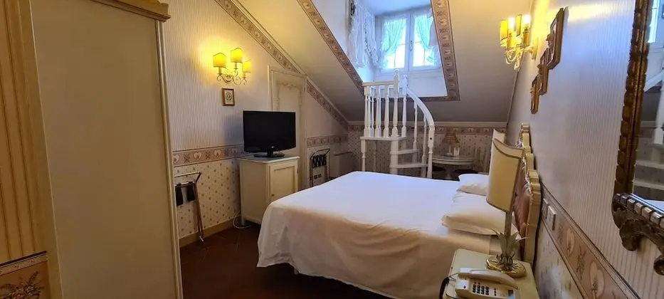 Classic Tek Büyük veya İki Ayrı Yataklı Oda