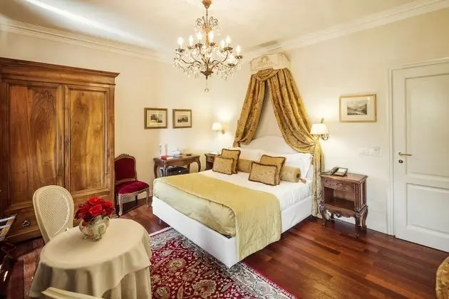 Romantic Tek Büyük Yataklı Oda