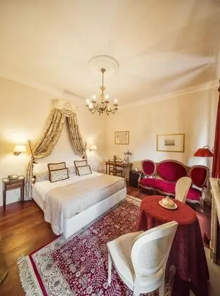Romantic Tek Büyük Yataklı Oda