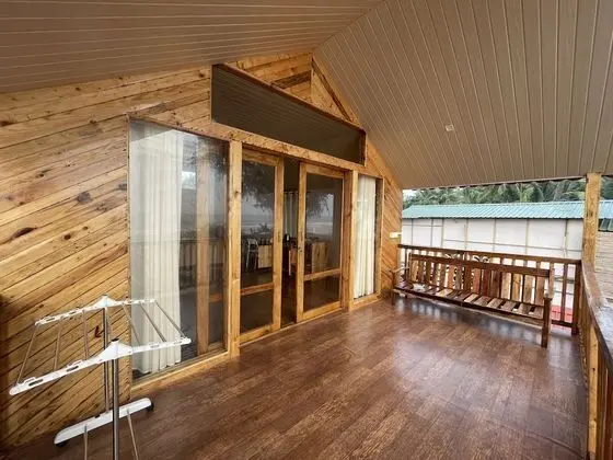 Oda (Sea View Hut Upstairs)