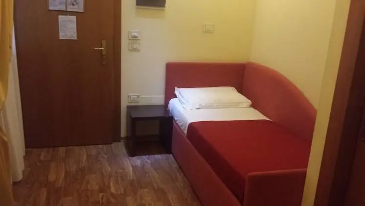 Üç Kişilik Oda