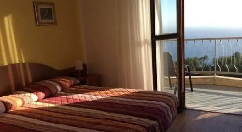 Üç Kişilik Oda, Deniz Manzaralı