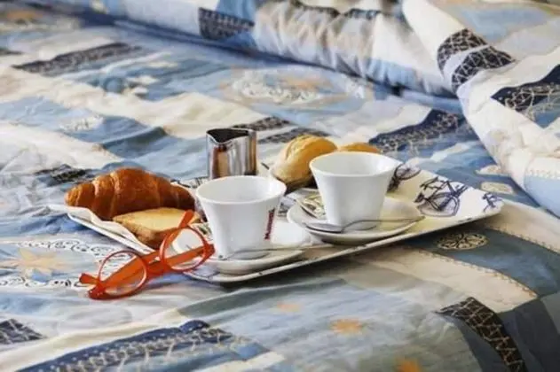 Üç Kişilik Oda, Deniz Manzaralı