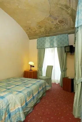 Tek Büyük Yataklı Oda, 2 Tek Kişilik Yatak