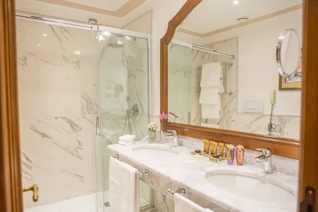 Classic Tek Büyük veya İki Ayrı Yataklı Oda