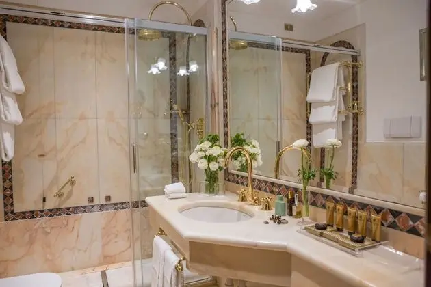 Classic Tek Büyük veya İki Ayrı Yataklı Oda