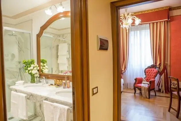 Classic Tek Büyük veya İki Ayrı Yataklı Oda