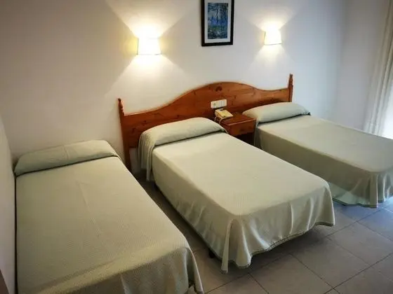 Üç Kişilik Oda