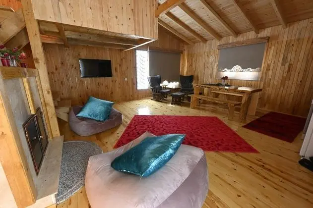 Suite, Kara veya Kısmi Deniz Manzaralı, Şömineli ve Jakuzili