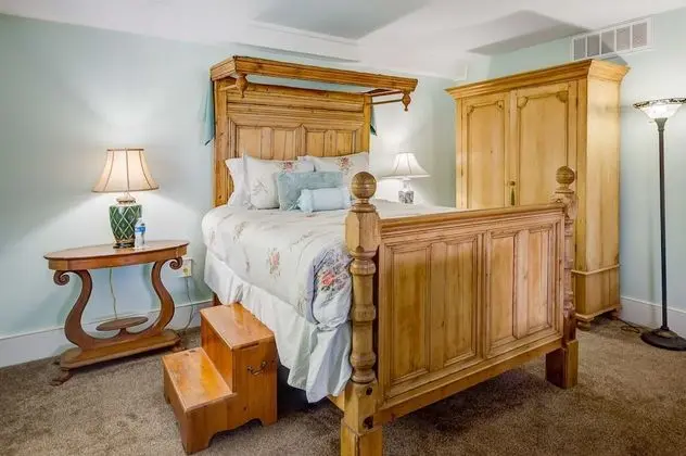 Magnolia Room