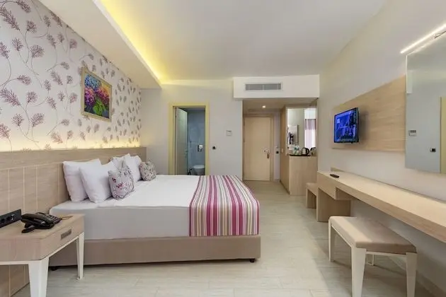 Club Tek Büyük veya İki Ayrı Yataklı Oda