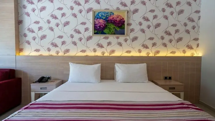 https://images.etstur.com/files/images/hotelImages/TR/209474/l/Duja-Bodrum-Oda-357038.jpg