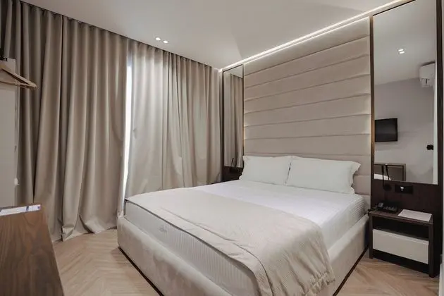 Dört Kişilik Oda, Havuz Manzaralı