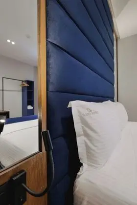 Dört Kişilik Oda, Havuz Manzaralı