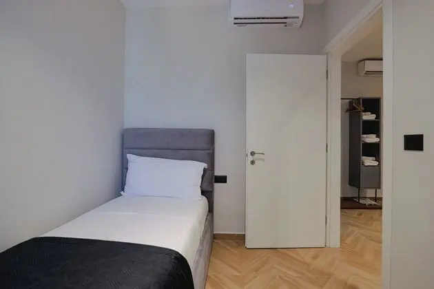 Dört Kişilik Oda, Havuz Manzaralı