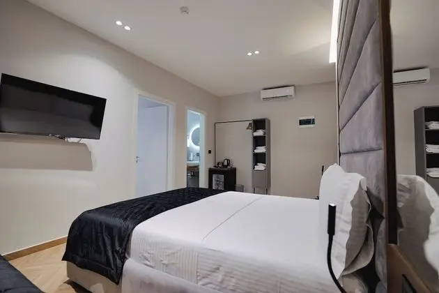 Dört Kişilik Oda, Havuz Manzaralı