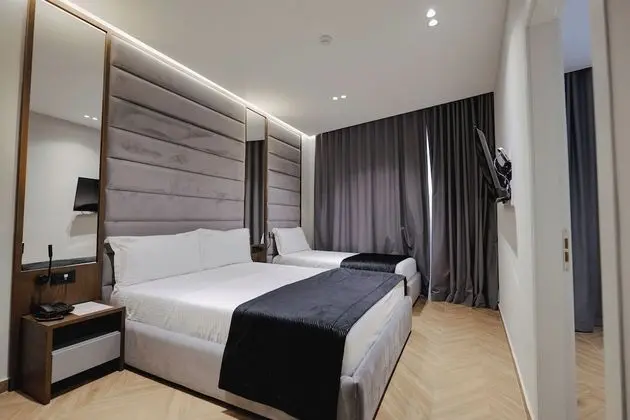 Dört Kişilik Oda, Havuz Manzaralı