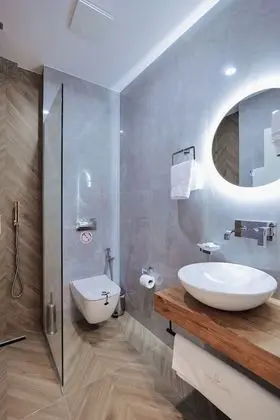 Dört Kişilik Oda, Havuz Manzaralı