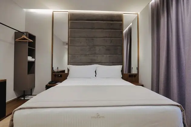 Tek Büyük Yataklı Oda, 1 Çift Kişilik Yatak