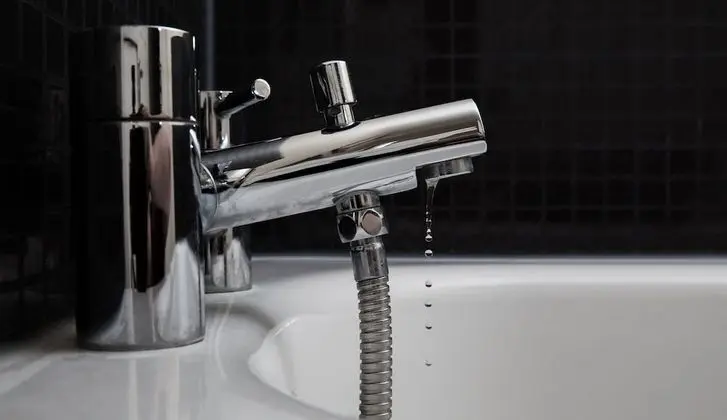 İki Ayrı Yataklı Oda, Ortak Banyo