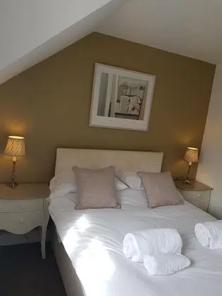 Basic Tek Büyük Yataklı Oda, Banyolu/Duşlu, Avlu Manzaralı (ROOM 6)