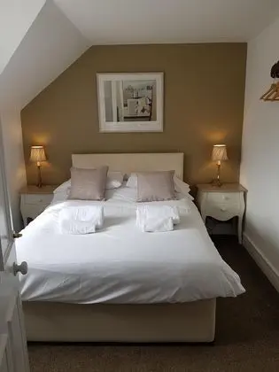Basic Tek Büyük Yataklı Oda, Banyolu/Duşlu, Avlu Manzaralı (ROOM 6)