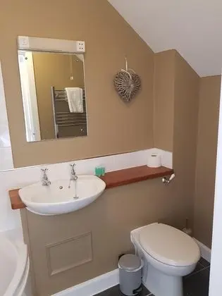 Basic Tek Büyük Yataklı Oda, Banyolu/Duşlu, Avlu Manzaralı (ROOM 6)