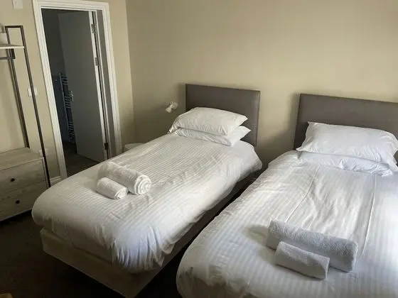 İki Ayrı Yataklı Oda, Banyolu/Duşlu