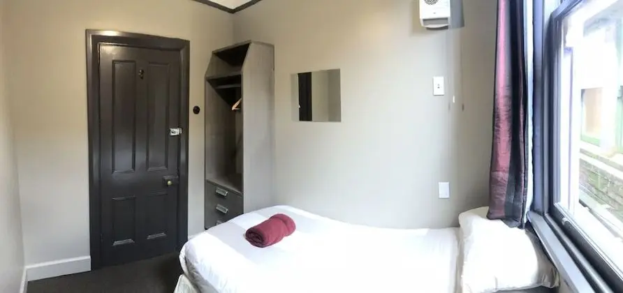 Basic Tek Kişilik Oda, Ortak Banyo